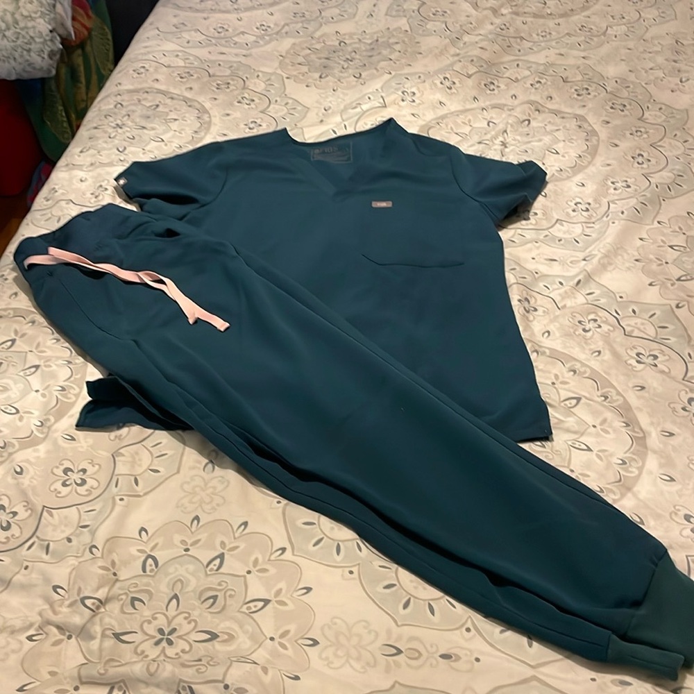 Figs scrubs set in carribean green